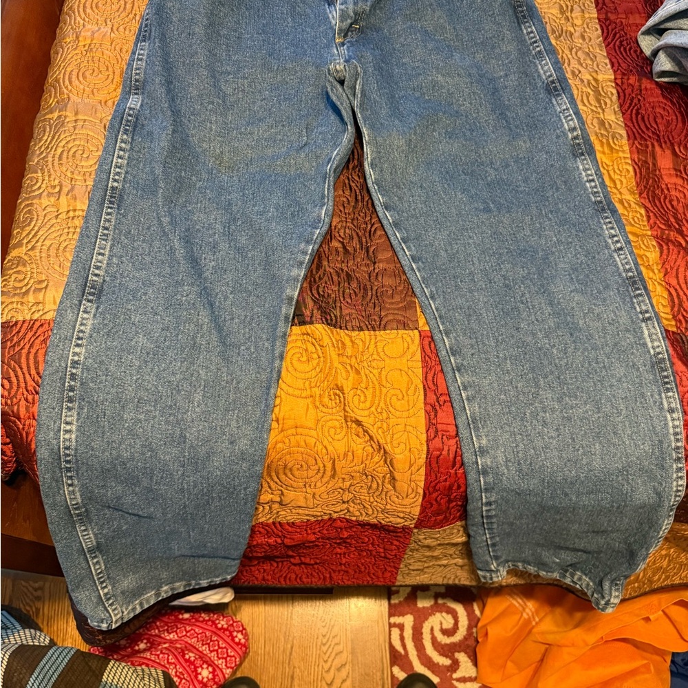 Wrangler Men's Light Blue Relaxed Fit Jeans